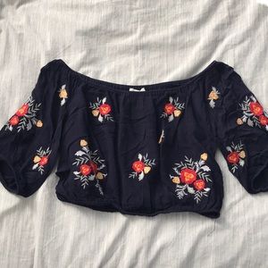 Crop top. Off the shoulder shirt
